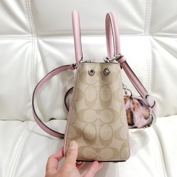 🍒NWT🍒 COACH SIGNATURE MINI SURREY PINK - Picture 6 of 8